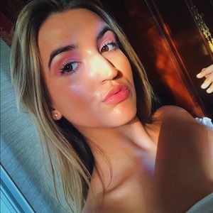 Meet your Posher, Elisa